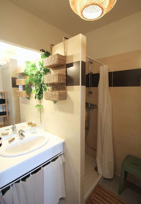 Cosy Appartement Entre Vignes Et Garrigue Avec Piscine Peret Luaran gambar