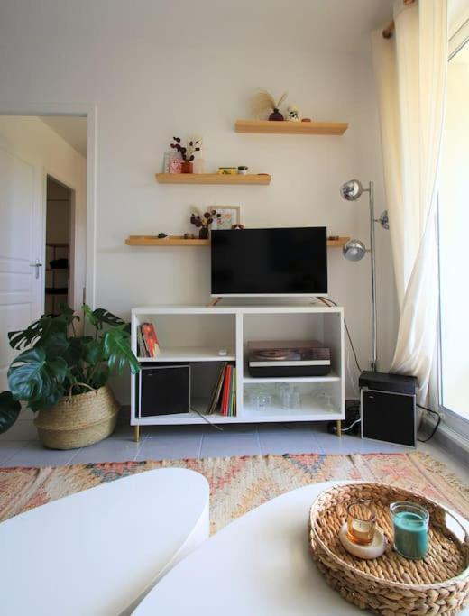 Cosy Appartement Entre Vignes Et Garrigue Avec Piscine Peret Luaran gambar