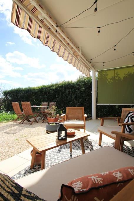 Cosy Appartement Entre Vignes Et Garrigue Avec Piscine Peret Luaran gambar