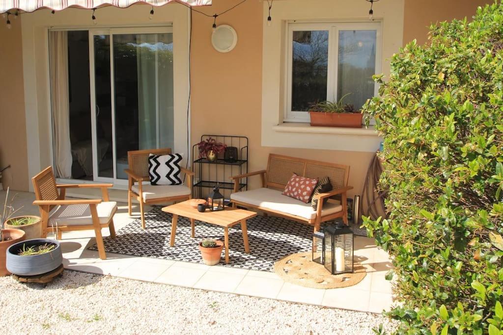 Cosy Appartement Entre Vignes Et Garrigue Avec Piscine Peret Luaran gambar